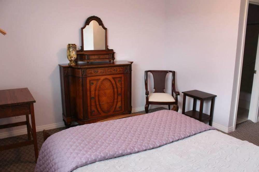 Honeycomb Bed & Breakfast Onanole Exterior foto